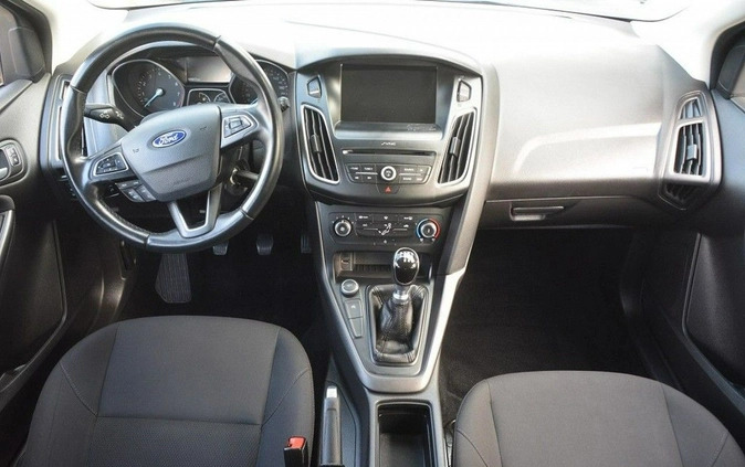 Ford Focus cena 44403 przebieg: 105617, rok produkcji 2018 z Zawiercie małe 497